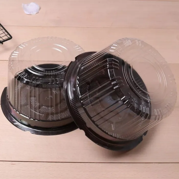 CaseroIe cu capac pentru tort din plastic transparent. Ambalaje sigure și practice pentru cofetării, patiserii și transport tort