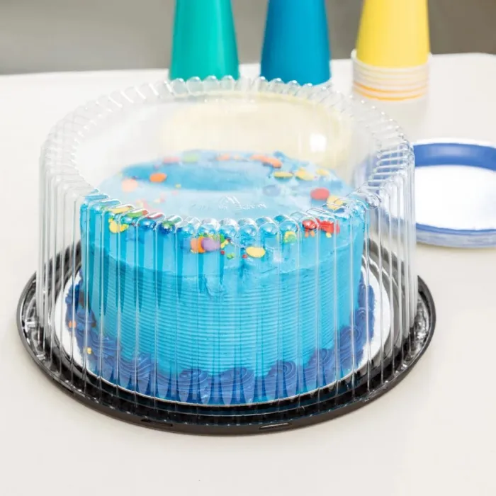 CaseroIe cu capac pentru tort din plastic transparent. Ambalaje sigure și practice pentru cofetării, patiserii și transport tort