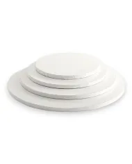 Cumpără platforme albe rotunde pentru tort din carton rigid, ideale pentru prezentarea, transportul și servirea torturilor. Disp