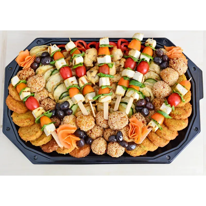 "Platou catering cu capac 25x35 cm, set de 10 buc. Ideal pentru prezentarea și transportul alimentelor la evenimente sau livrări