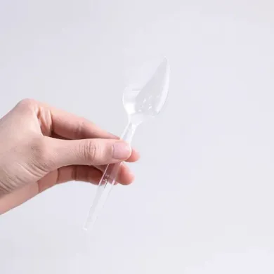 Alege setul de 100 lingurițe din plastic transparent, perfecte pentru evenimente, deserturi și catering. Rezistente, elegante și