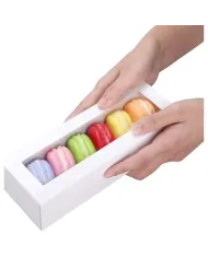Prezentarea profesională a macarons-urilor și prăjiturilor mici.